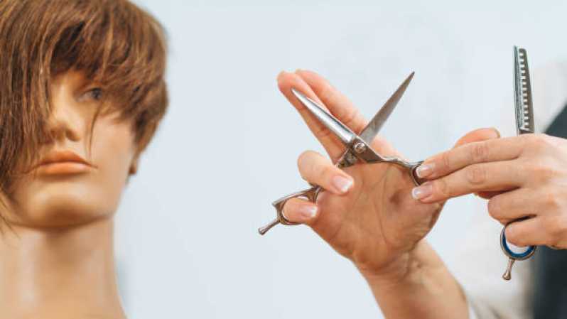 Preço de Curso de Barbeiro Profissional Ladeira - Curso de Manicure